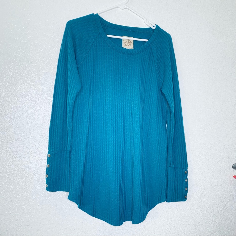 🍓 Chaser Boho Waffle Knit Thermal Button Cuff Top Large